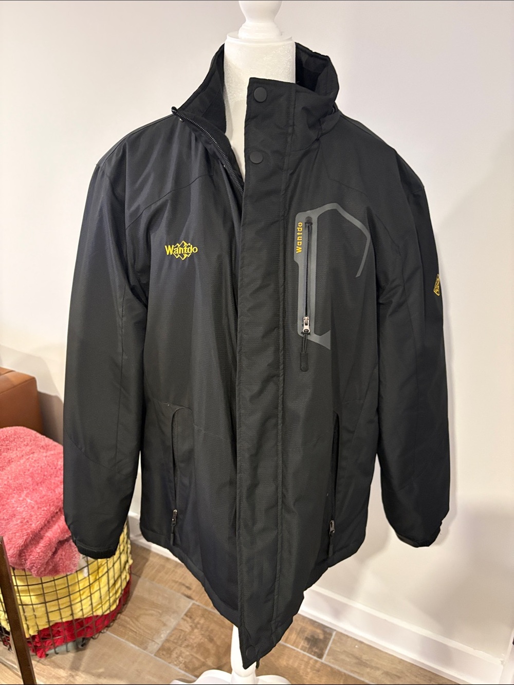 Wantdo Men’s Black Waterproof Raincoat with Hood